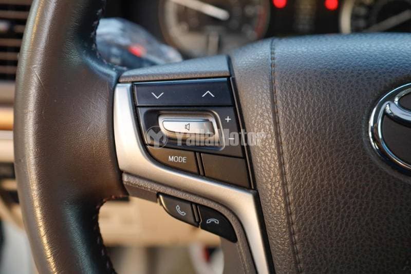 2021 Toyota Land Cruiser thumbnail 9