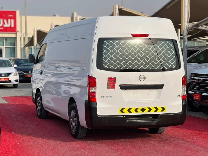 2024 Nissan Urvan thumbnail 4