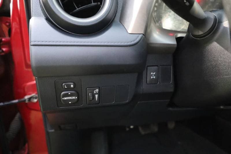 2016 Toyota Rav4 thumbnail 5