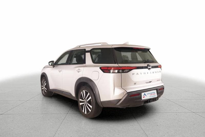 2024 Nissan Pathfinder thumbnail 5