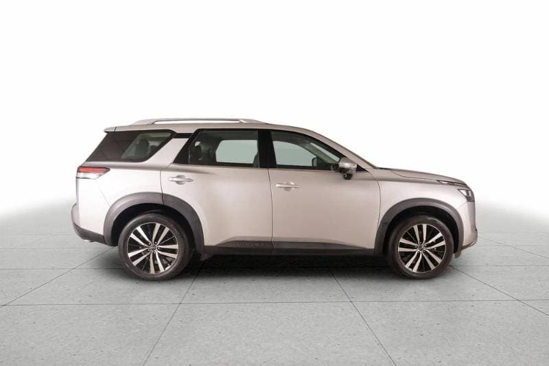2024 Nissan Pathfinder thumbnail 2