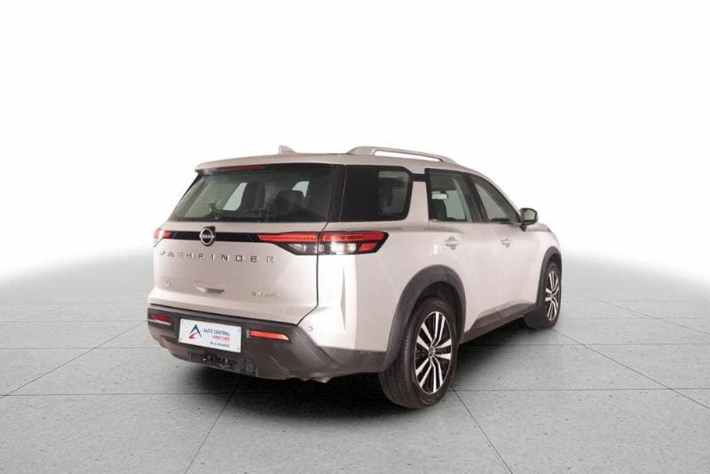 2024 Nissan Pathfinder thumbnail 3