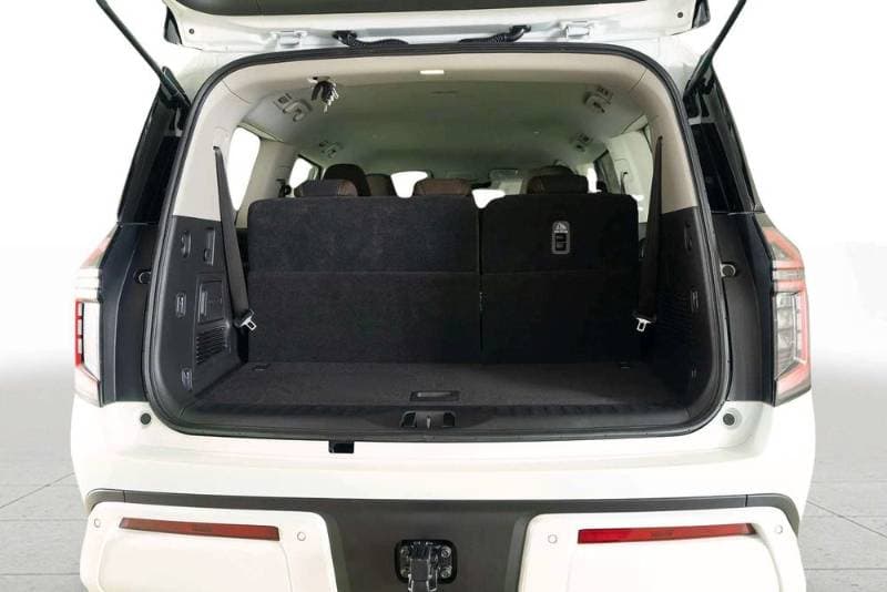 2025 Nissan Patrol thumbnail 9
