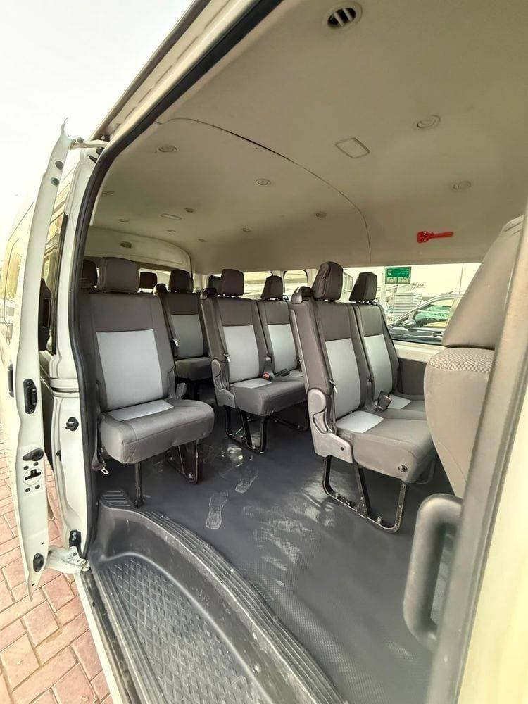 2020 Toyota Hiace thumbnail 6