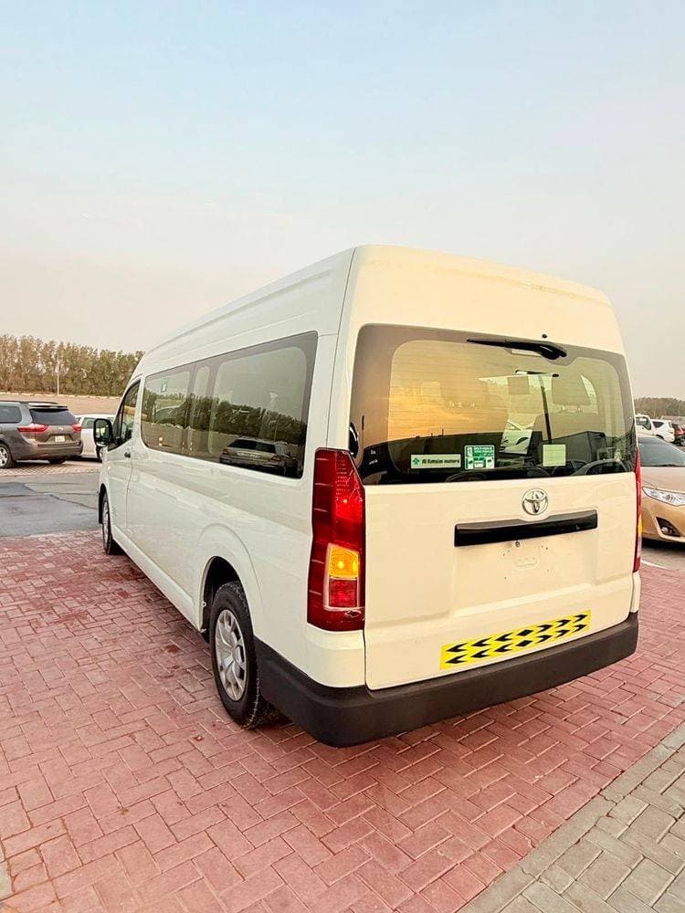 2020 Toyota Hiace thumbnail 8