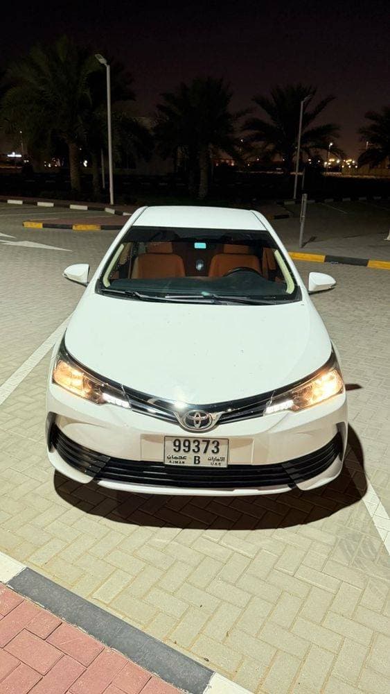 2018 Toyota Corolla thumbnail 2