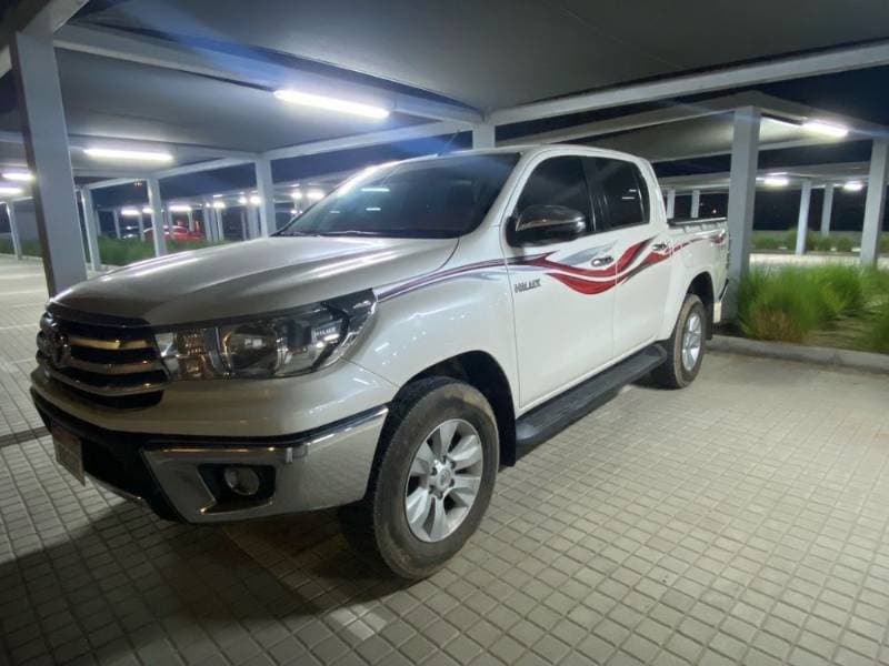 2020 Toyota Hilux thumbnail 2
