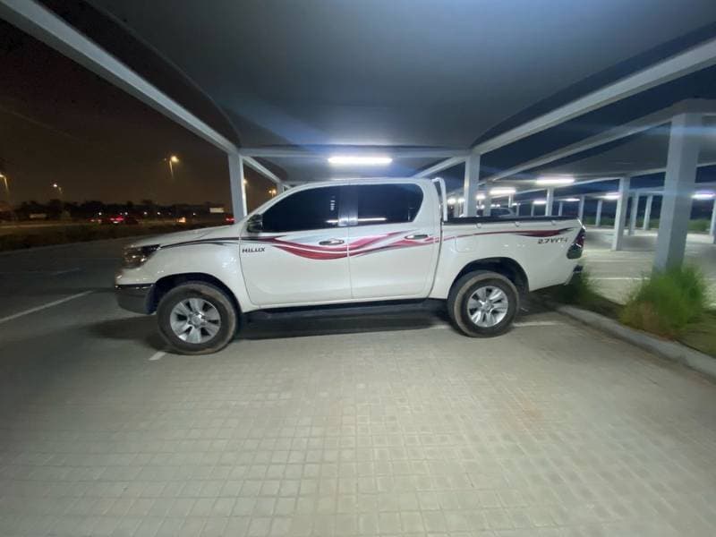 2020 Toyota Hilux thumbnail 3