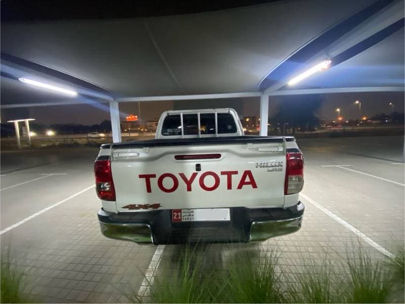 2020 Toyota Hilux thumbnail 4