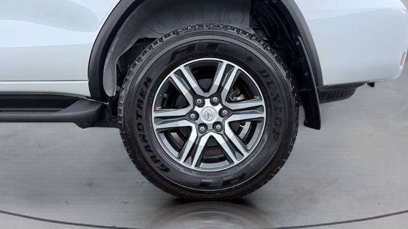2025 Toyota Fortuner thumbnail 9