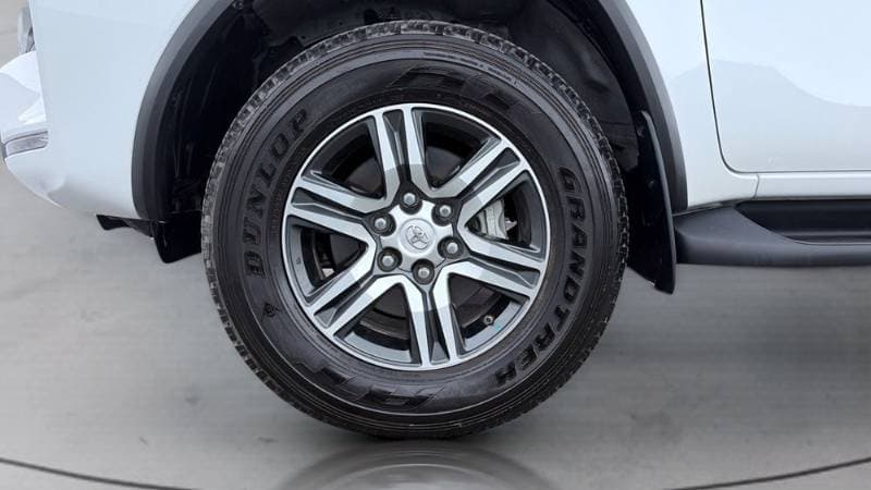 2025 Toyota Fortuner thumbnail 10