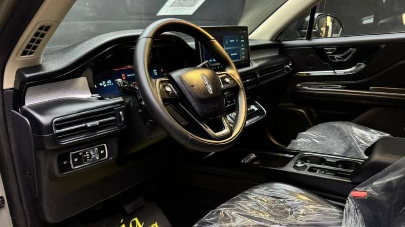 2025 Lincoln Corsair thumbnail 5
