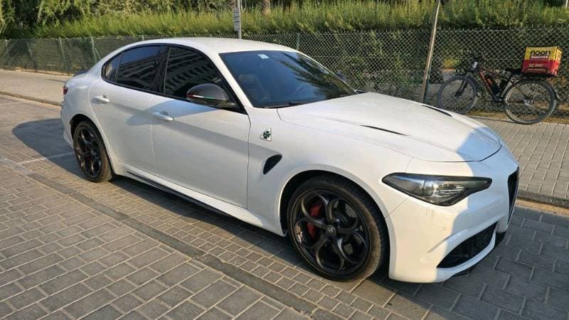 2018 Alfa Romeo Giulia thumbnail 2