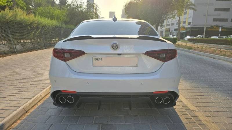 2018 Alfa Romeo Giulia thumbnail 6
