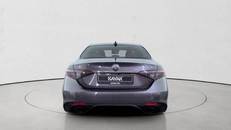 2024 Alfa Romeo Giulia thumbnail 2