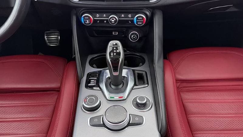 2024 Alfa Romeo Giulia thumbnail 5