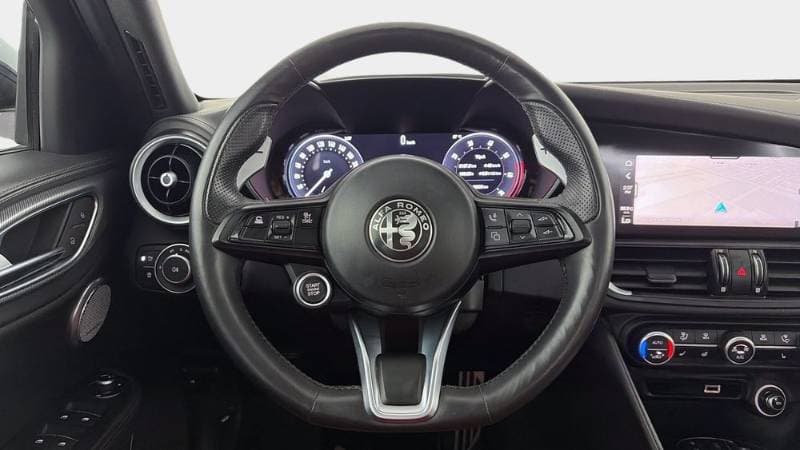 2024 Alfa Romeo Giulia thumbnail 8