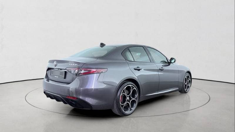 2024 Alfa Romeo Giulia thumbnail 6