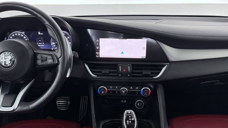 2024 Alfa Romeo Giulia thumbnail 9