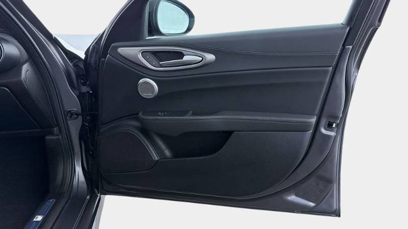 2024 Alfa Romeo Giulia thumbnail 10