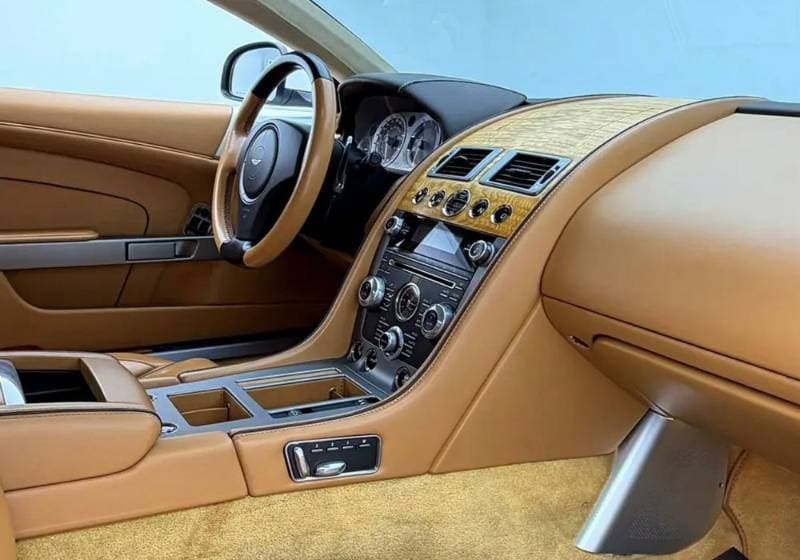 2013 Aston Martin DB9 thumbnail 5