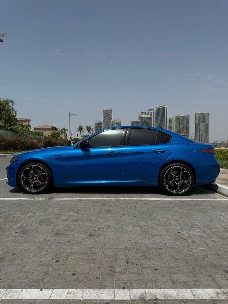 2024 Alfa Romeo Giulia thumbnail 2