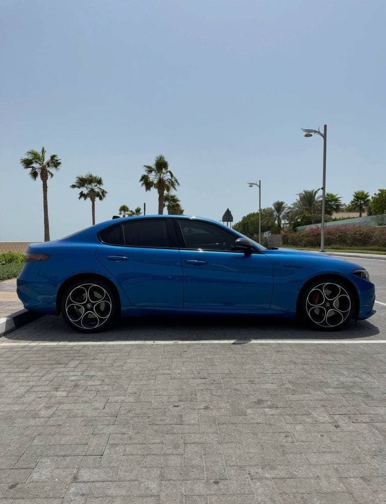 2024 Alfa Romeo Giulia thumbnail 3