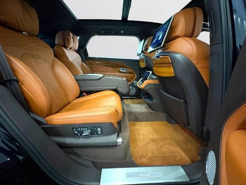 2023 Bentley Bentayga thumbnail 9
