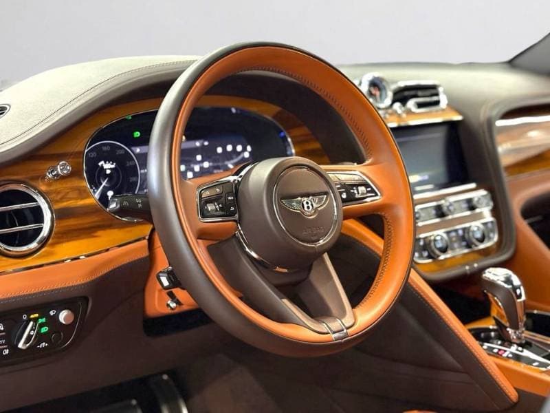 2023 Bentley Bentayga thumbnail 6