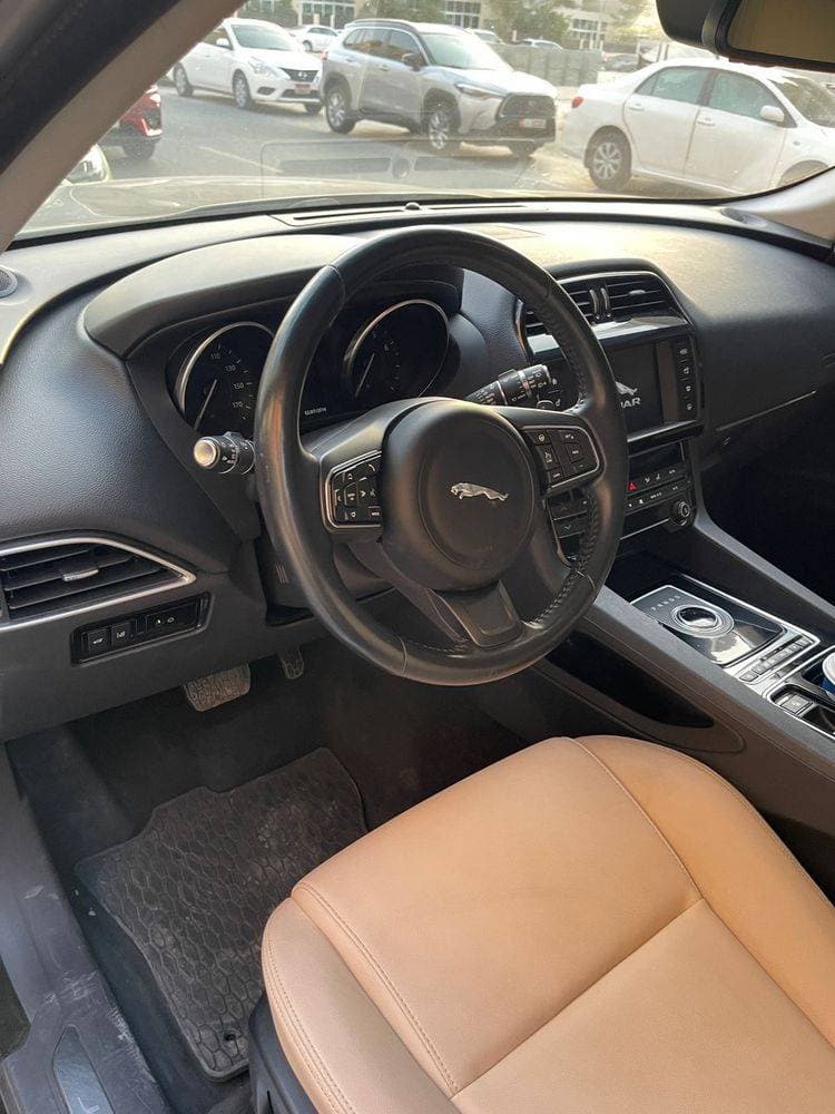 2018 Jaguar F-Pace thumbnail 4