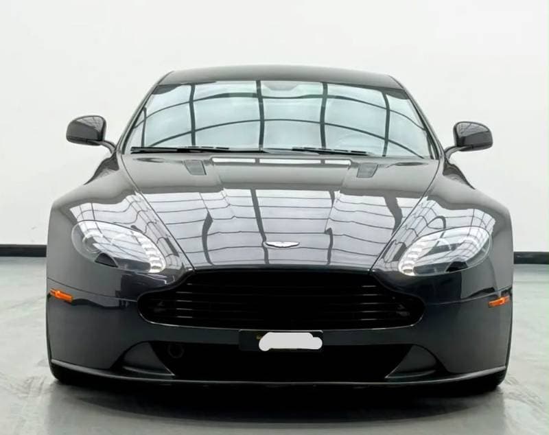 2014 Aston Martin Vantage thumbnail 3