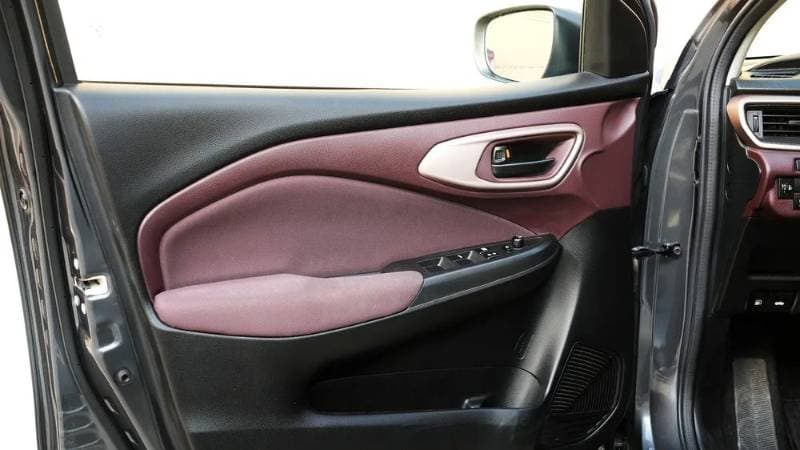 2025 Suzuki Fronx thumbnail 3