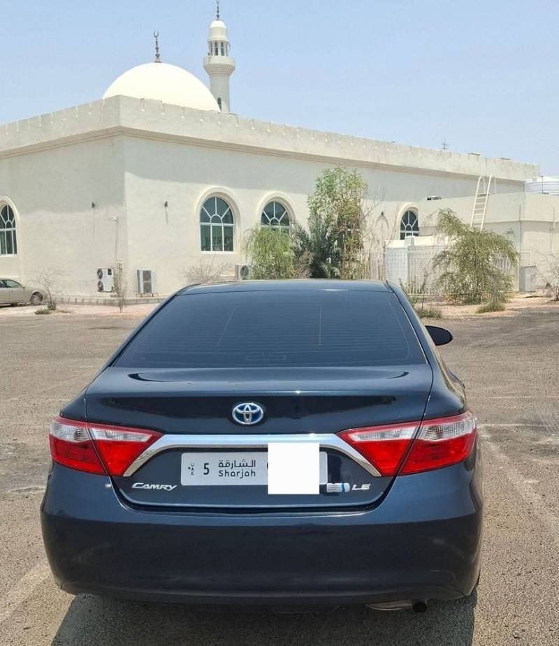 2015 Toyota Camry thumbnail 3