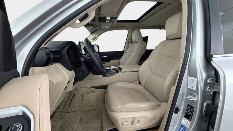 2025 Toyota Land Cruiser thumbnail 8