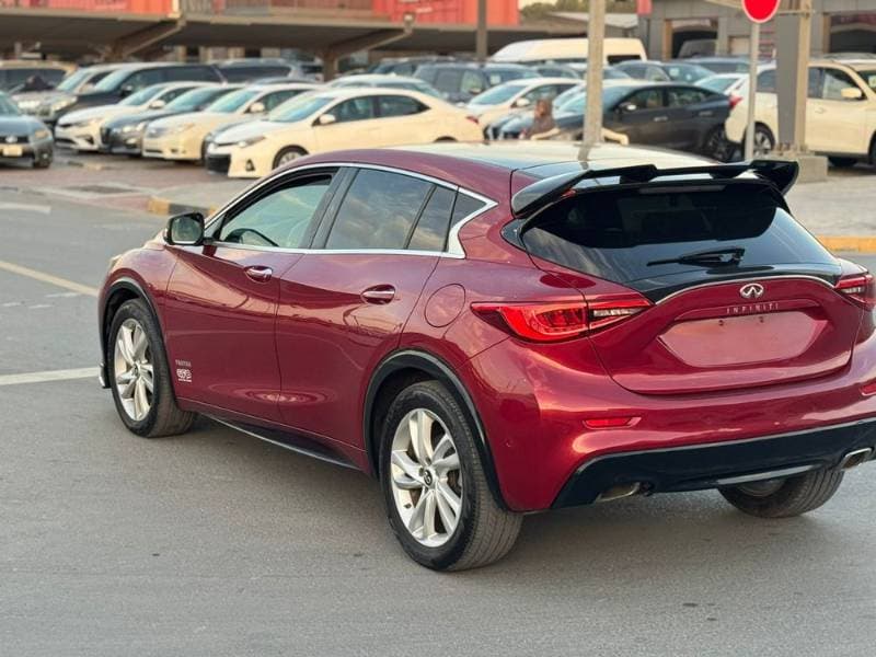 2017 Infiniti QX30 thumbnail 3