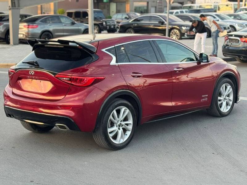 2017 Infiniti QX30 thumbnail 6