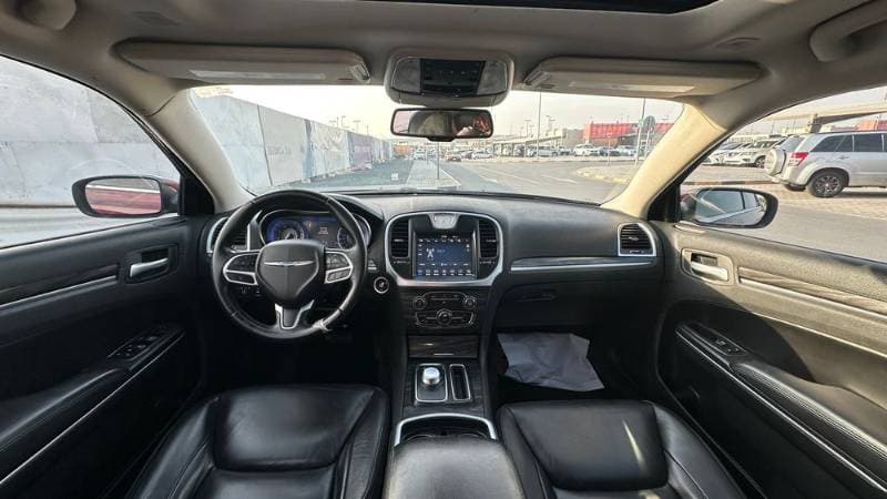 2018 Chrysler 300C thumbnail 4