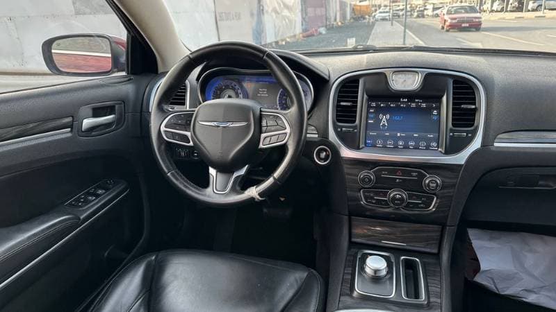2018 Chrysler 300C thumbnail 6