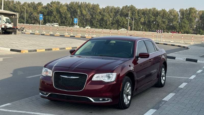 2018 Chrysler 300C thumbnail 3