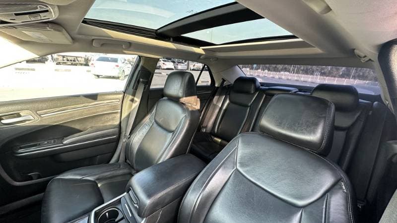2018 Chrysler 300C thumbnail 5