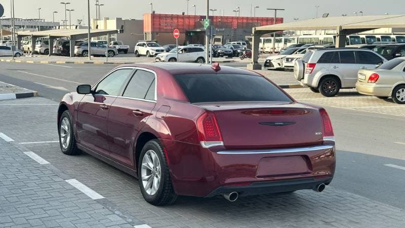 2018 Chrysler 300C thumbnail 7