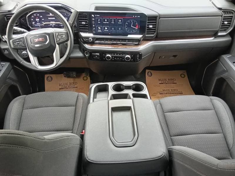 2025 GMC Sierra thumbnail 4