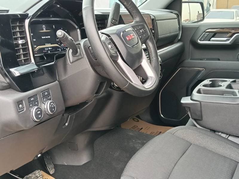2025 GMC Sierra thumbnail 6