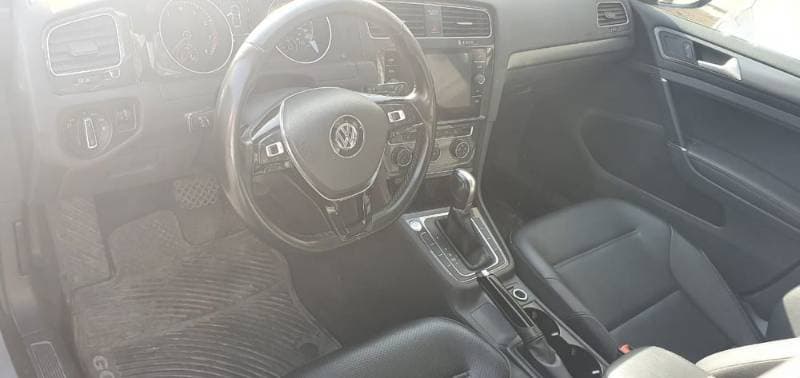2018 Volkswagen Golf thumbnail 3