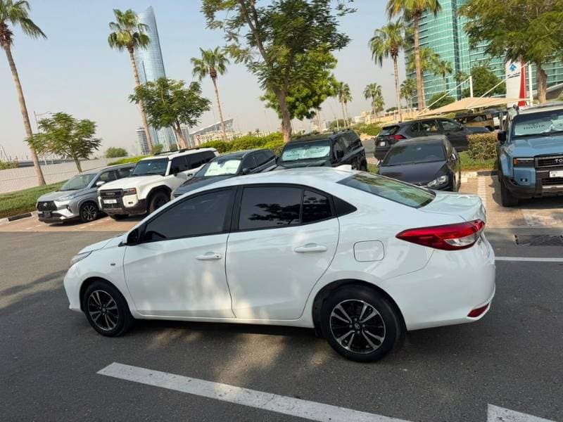 2022 Toyota Yaris thumbnail 3