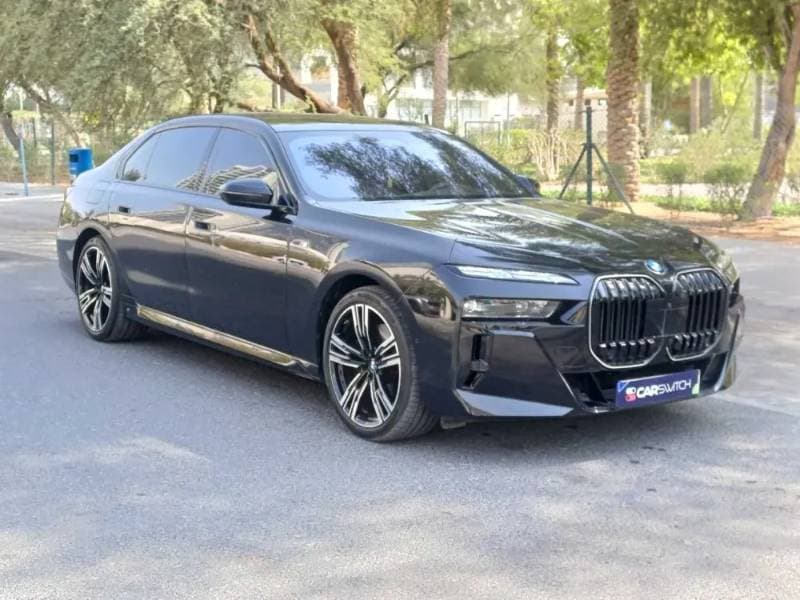 2026 BMW 7 Series thumbnail 4