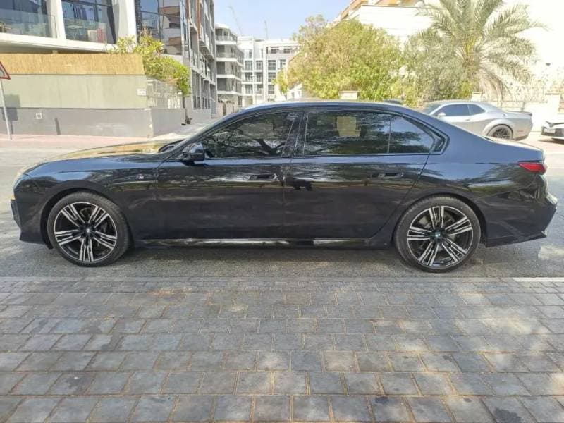 2026 BMW 7 Series thumbnail 8