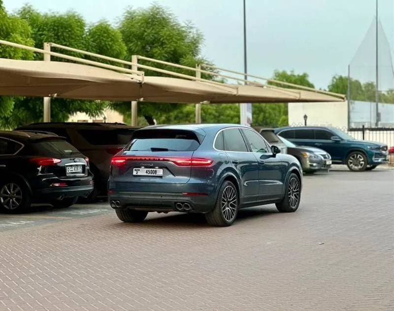 2019 Porsche Cayenne thumbnail 3