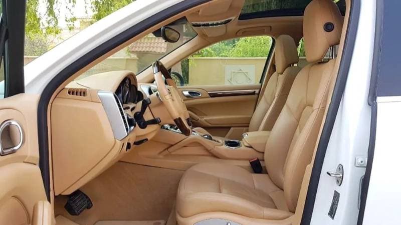 2015 Porsche Cayenne thumbnail 2