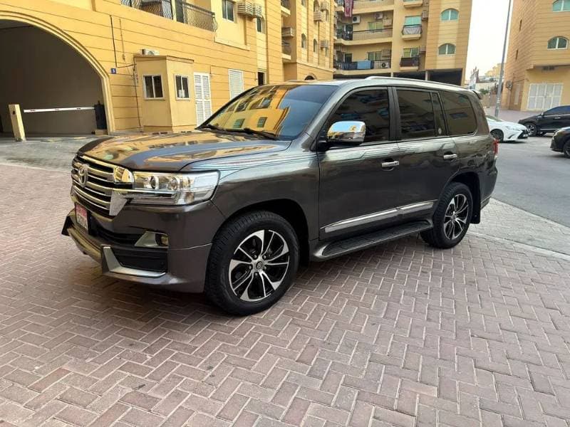 2013 Toyota Land Cruiser thumbnail 2